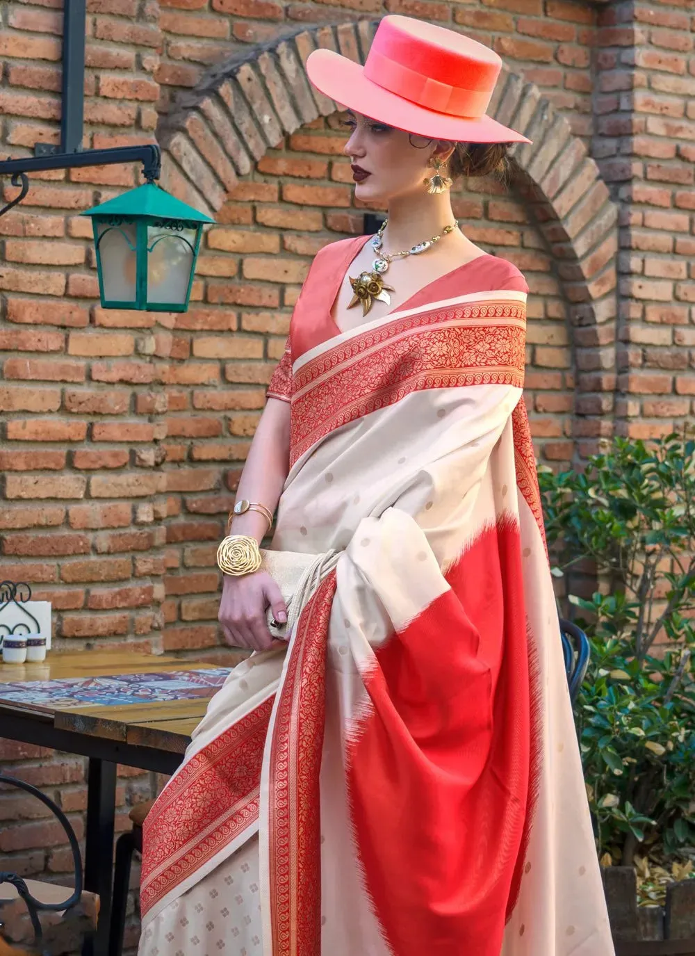 Classic Red-White Handloom Silk Trendy Saree