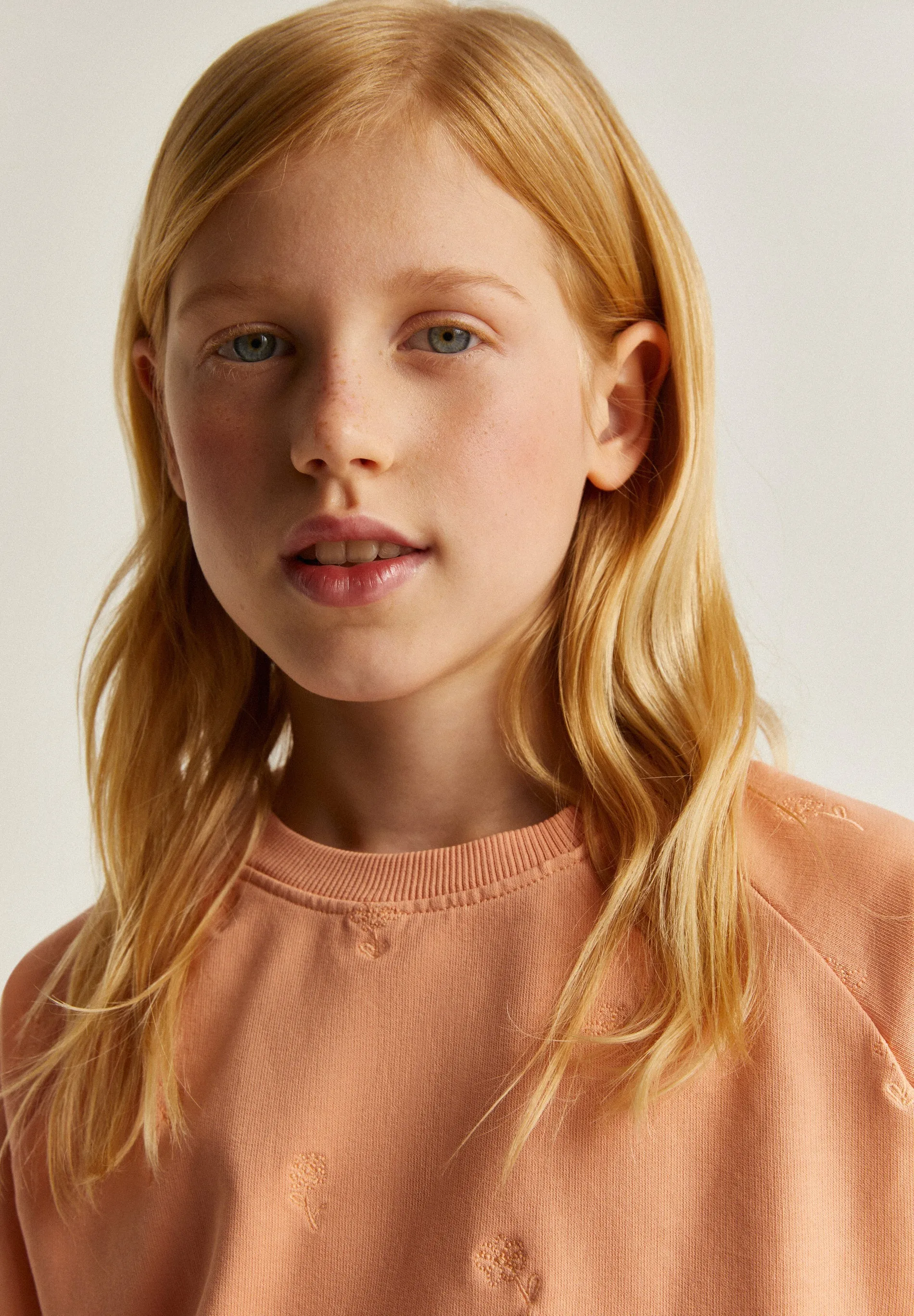 EMBROIDERED SWEATSHIRT
